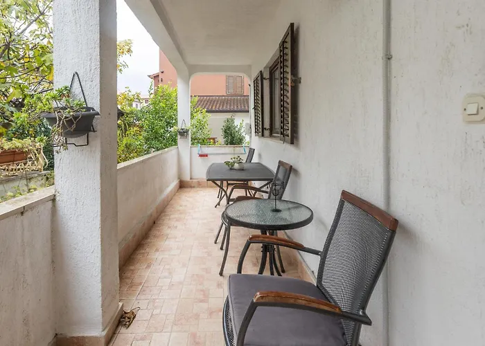 1 Bedroom Gorgeous In Apartamento Poreč